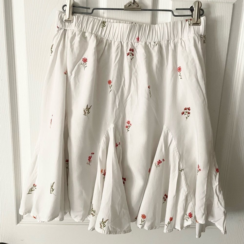 Women’s Andree By Unit White Floral Skirt Size M